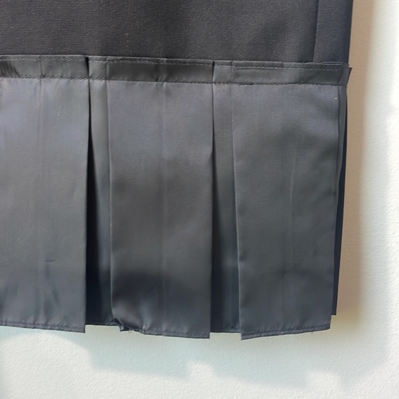 Gorgeous Simply Vera Wang tuxedo pencil skirt in size 12. Back detail is 🔥 - Picture 6 of 11